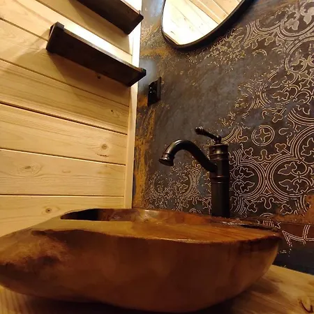 W Sadzie - Gosciniec Lech *