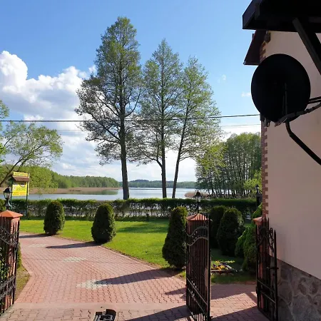 W Sadzie - Gosciniec Lech