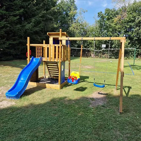 W Sadzie - Gosciniec Lech *